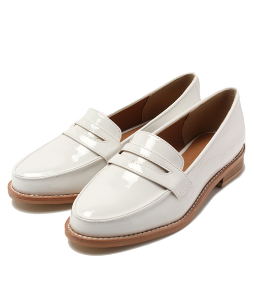 Ray BEAMS（レイビームス）の「Ray BEAMS / エナメル調 コインローファー（ドレスシューズ・レディース・ダークグリーン/ブラック/ワイン/ホワイト・38/39/37/36）」の2枚目の写真