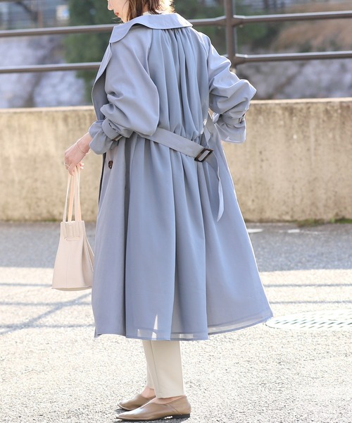 reca（レカ）の「バックジョーゼット フレアトレンチコート（トレンチコート・レディース・グレイッシュベージュ/ベージュ/ブルー系その他・M/L）」の18枚目の写真