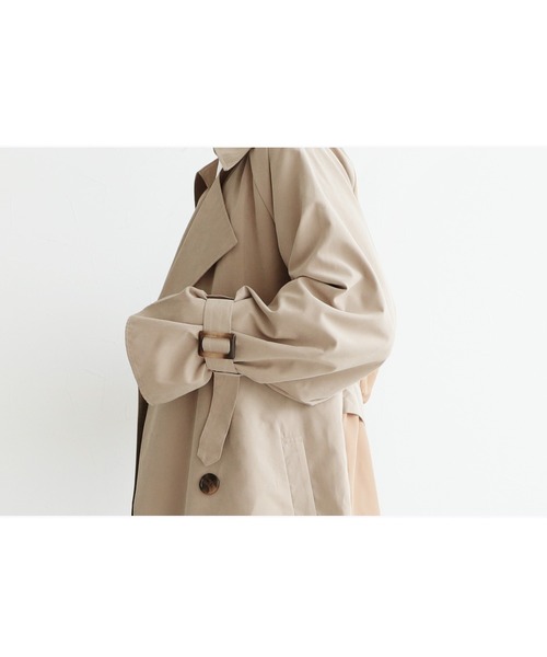 reca（レカ）の「バックジョーゼット フレアトレンチコート（トレンチコート・レディース・グレイッシュベージュ/ベージュ/ブルー系その他・M/L）」の6枚目の写真