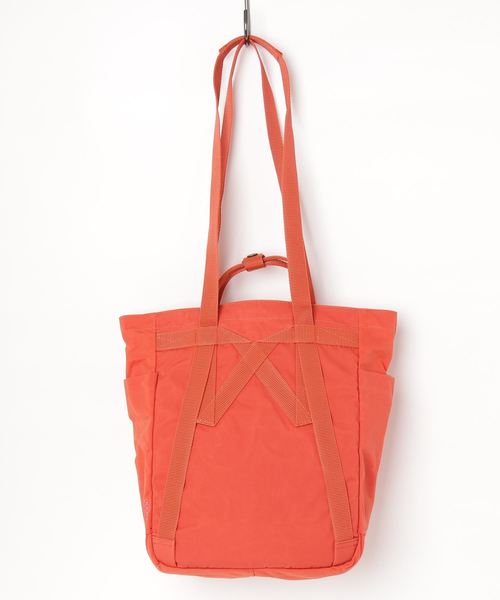FJALL RAVEN (フェールラーベン)の「Kanken Totepack (FJALLRAVEN/フェールラーベン)(トートバッグ・メンズ・サファリグリーン/レンガ/ライトブラウン/ネイビー/グレー/ブラック/ダークベージュ/ダークアッシュ/レッド/パープル/スカイブルー/ブラウン系1/コーラルピンク・ONE SIZE)」の16枚目の写真