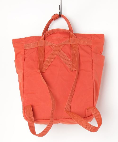 FJALL RAVEN (フェールラーベン)の「Kanken Totepack (FJALLRAVEN/フェールラーベン)(トートバッグ・メンズ・サファリグリーン/レンガ/ライトブラウン/ネイビー/グレー/ブラック/ダークベージュ/ダークアッシュ/レッド/パープル/スカイブルー/ブラウン系1/コーラルピンク・ONE SIZE)」の17枚目の写真