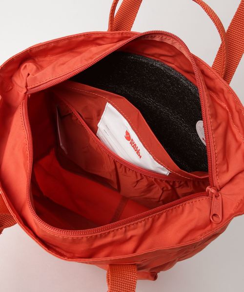 FJALL RAVEN (フェールラーベン)の「Kanken Totepack (FJALLRAVEN/フェールラーベン)(トートバッグ・メンズ・サファリグリーン/レンガ/ライトブラウン/ネイビー/グレー/ブラック/ダークベージュ/ダークアッシュ/レッド/パープル/スカイブルー/ブラウン系1/コーラルピンク・ONE SIZE)」の19枚目の写真