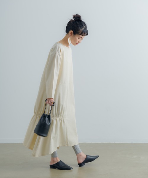 Libra Cue（リブラ キュー）の「Libra シャーリングティアードワンピース（ワンピース・レディース・アイボリー/ブラック/グリーン・FREE）」の2枚目の写真