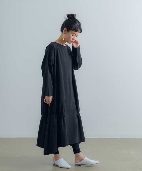 Libra Cue（リブラ キュー）の「Libra シャーリングティアードワンピース（ワンピース・レディース・アイボリー/ブラック/グリーン・FREE）」の3枚目の写真