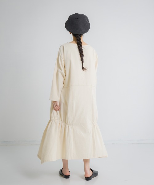 Libra Cue（リブラ キュー）の「Libra シャーリングティアードワンピース（ワンピース・レディース・アイボリー/ブラック/グリーン・FREE）」の10枚目の写真