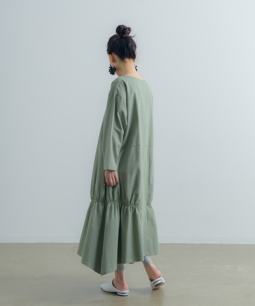 Libra Cue（リブラ キュー）の「Libra シャーリングティアードワンピース（ワンピース・レディース・アイボリー/ブラック/グリーン・FREE）」の21枚目の写真