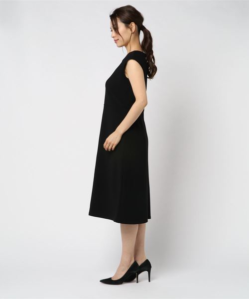 NOLLEY’S Sophi(ノーリーズソフィ)の「ニットジョーゼットワンピース(ワンピース・レディース・ブラック/ベージュ・36/38)」の4枚目の写真