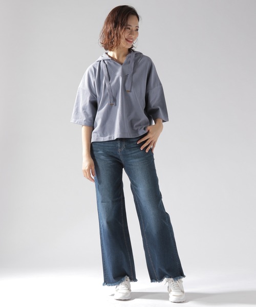 BAYFLOW(ベイフロー)の「カットオフフレアデニム(デニムパンツ・レディース・ライトブルー/ブルー・SMALL/MEDIUM)」の4枚目の写真