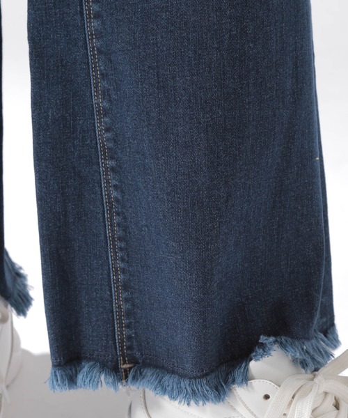 BAYFLOW(ベイフロー)の「カットオフフレアデニム(デニムパンツ・レディース・ライトブルー/ブルー・SMALL/MEDIUM)」の13枚目の写真