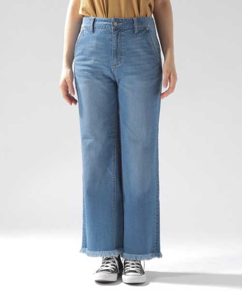 BAYFLOW(ベイフロー)の「カットオフフレアデニム(デニムパンツ・レディース・ライトブルー/ブルー・SMALL/MEDIUM)」の5枚目の写真