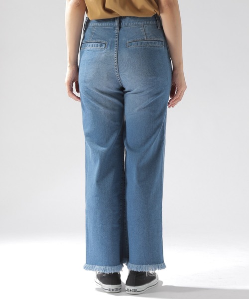 BAYFLOW(ベイフロー)の「カットオフフレアデニム(デニムパンツ・レディース・ライトブルー/ブルー・SMALL/MEDIUM)」の7枚目の写真