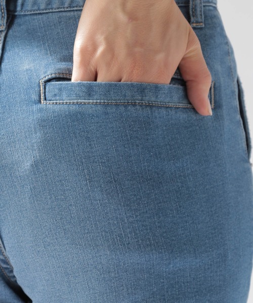 BAYFLOW(ベイフロー)の「カットオフフレアデニム(デニムパンツ・レディース・ライトブルー/ブルー・SMALL/MEDIUM)」の11枚目の写真