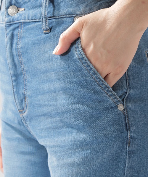 BAYFLOW(ベイフロー)の「カットオフフレアデニム(デニムパンツ・レディース・ライトブルー/ブルー・SMALL/MEDIUM)」の9枚目の写真