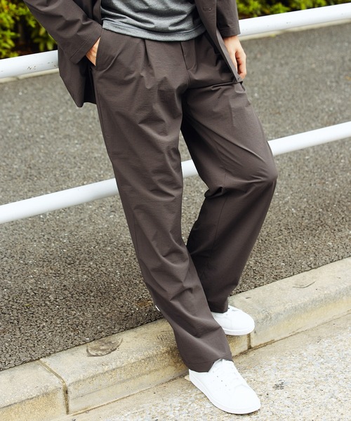 KASHIYAMA（カシヤマ）の「＜ウォッシャブル＞強撥水4WAYストレッチ1タックワイドパンツ（その他パンツ・メンズ・ブラック/ネイビー/ブラウン/カーキ・マルチサイズ）」の2枚目の写真
