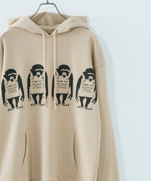 BRANDALISED（ブランダライズド）の「BANKSY/バンクシー LAUGH NOW P/O PARKA 裏毛ルーズスウェットパーカー（パーカー・メンズ・ベージュ/ブラック/ピンク/ホワイト・M/L/XL）」の3枚目の写真