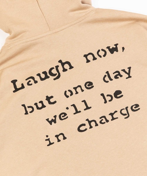 BRANDALISED（ブランダライズド）の「BANKSY/バンクシー LAUGH NOW P/O PARKA 裏毛ルーズスウェットパーカー（パーカー・メンズ・ベージュ/ブラック/ピンク/ホワイト・M/L/XL）」の14枚目の写真