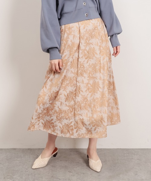 natural couture(ナチュラルクチュール)の「アートフラワージャガード柄タックフレアスカート(スカート・レディース・グリーン/ベージュ/イエロー・FREE)」の2枚目の写真
