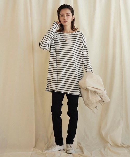 LIPSTAR（リップスター）の「ルーズボーダーロングTシャツ（Tシャツ/カットソー・レディース・ブラック系その他/グレー系その他/ダークネイビー・M）」の16枚目の写真