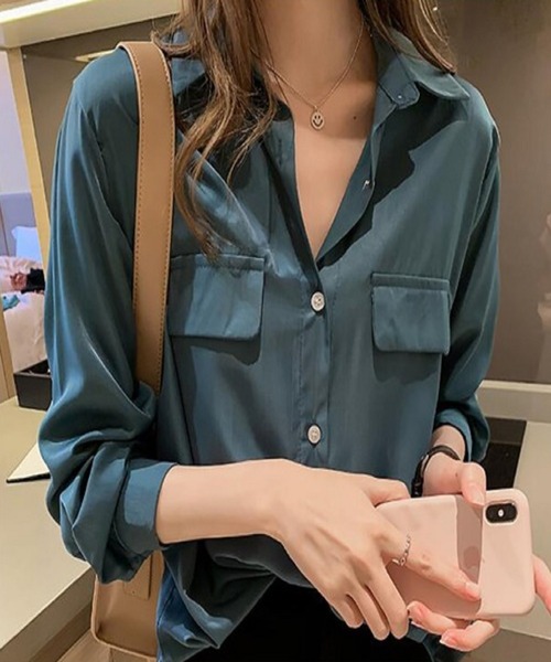 Ritzy(リッツィー)の「大人シルエット ダブルポケットデザインブラウス(シャツ/ブラウス・レディース・ホワイト/ブラック/カーキ/グリーン・M/L/XL)」の4枚目の写真