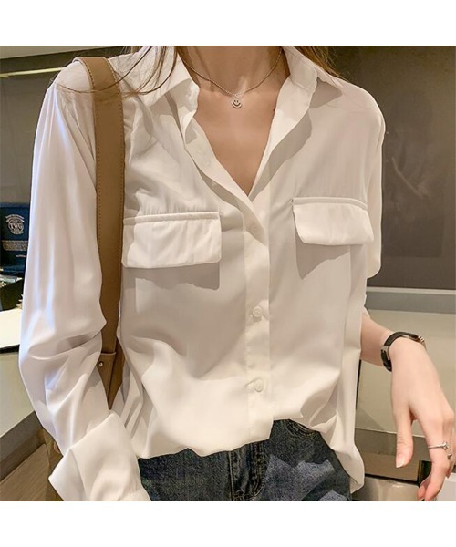Ritzy(リッツィー)の「大人シルエット ダブルポケットデザインブラウス(シャツ/ブラウス・レディース・ホワイト/ブラック/カーキ/グリーン・M/L/XL)」の6枚目の写真