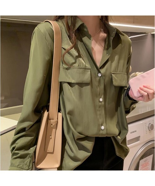 Ritzy(リッツィー)の「大人シルエット ダブルポケットデザインブラウス(シャツ/ブラウス・レディース・ホワイト/ブラック/カーキ/グリーン・M/L/XL)」の7枚目の写真
