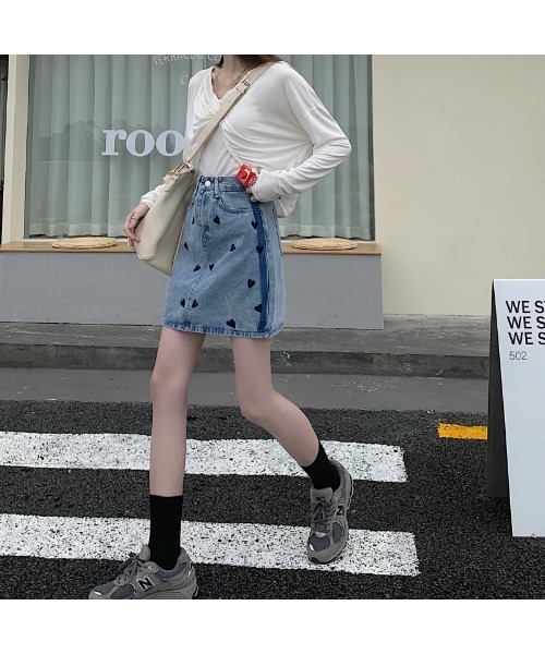 VIBGYOR Women（ヴィブジョー　ウィメン）の「【CHW】ハート刺繍デニムミニスカート（デニムスカート・レディース・ライトブルー・SMALL/MEDIUM）」の11枚目の写真