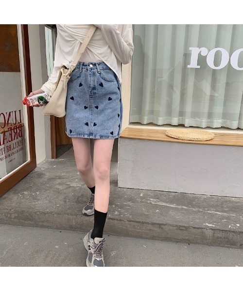 VIBGYOR Women（ヴィブジョー　ウィメン）の「【CHW】ハート刺繍デニムミニスカート（デニムスカート・レディース・ライトブルー・SMALL/MEDIUM）」の8枚目の写真