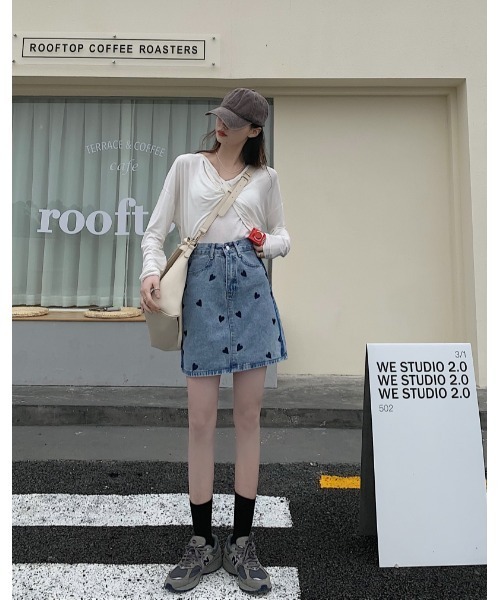 VIBGYOR Women（ヴィブジョー　ウィメン）の「【CHW】ハート刺繍デニムミニスカート（デニムスカート・レディース・ライトブルー・SMALL/MEDIUM）」の18枚目の写真