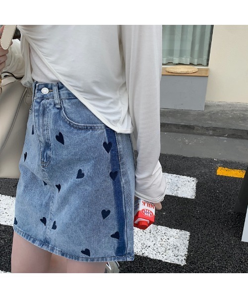 VIBGYOR Women（ヴィブジョー　ウィメン）の「【CHW】ハート刺繍デニムミニスカート（デニムスカート・レディース・ライトブルー・SMALL/MEDIUM）」の16枚目の写真