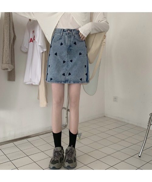 VIBGYOR Women（ヴィブジョー　ウィメン）の「【CHW】ハート刺繍デニムミニスカート（デニムスカート・レディース・ライトブルー・SMALL/MEDIUM）」の14枚目の写真
