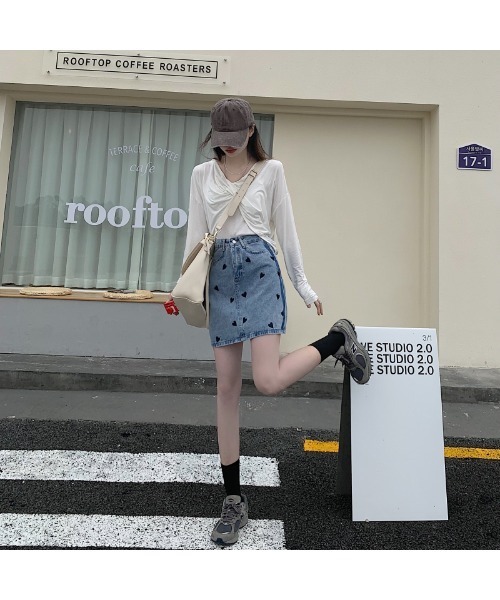 VIBGYOR Women（ヴィブジョー　ウィメン）の「【CHW】ハート刺繍デニムミニスカート（デニムスカート・レディース・ライトブルー・SMALL/MEDIUM）」の15枚目の写真