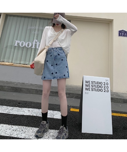 VIBGYOR Women（ヴィブジョー　ウィメン）の「【CHW】ハート刺繍デニムミニスカート（デニムスカート・レディース・ライトブルー・SMALL/MEDIUM）」の12枚目の写真
