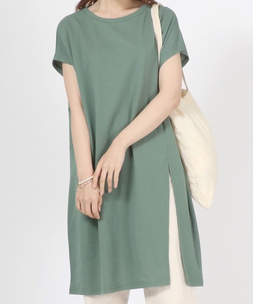 Salong hameu(サロン ハミュー)の「接触冷感 速乾ドライ 体型カバー フロントスリット ロング丈半袖Tシャツ レディース/Tシャツワンピース(Tシャツ/カットソー・レディース・ブラック/オフホワイト/グレイッシュブルー/ダークグレー/グリーン/エメラルド/ベージュ/ラベンダー/モカ/パープル・L/M)」の6枚目の写真