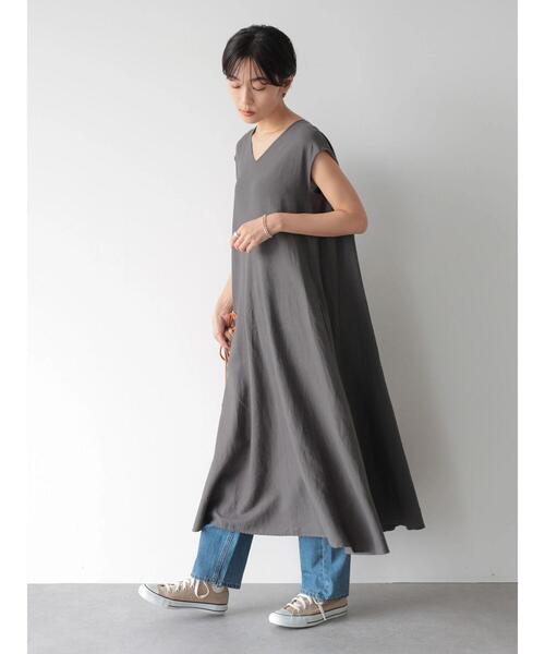 AMERICAN HOLIC（アメリカンホリック）の「Vネックリネンブレンドフレアワンピース（ワンピース・レディース・ライトグレー/チャコールグレー/マスタード/ブルーグリーン・M/L）」の14枚目の写真