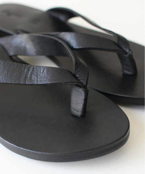 CANAL JEAN（キャナルジーン）の「from Lagoon(フロムラグーン) レザートングペタサンダル（サンダル・レディース・ブラック/オフホワイト・38/39/36/37）」の6枚目の写真
