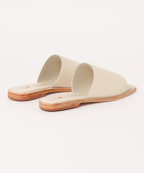 SOL SANA（ソルサナ）の「【 SOLSANA / ソルサナ】 Madonna Slide マドンナスライドサンダル/ホワイト（その他シューズ・レディース・オフホワイト・SMALL/MEDIUM）」の2枚目の写真