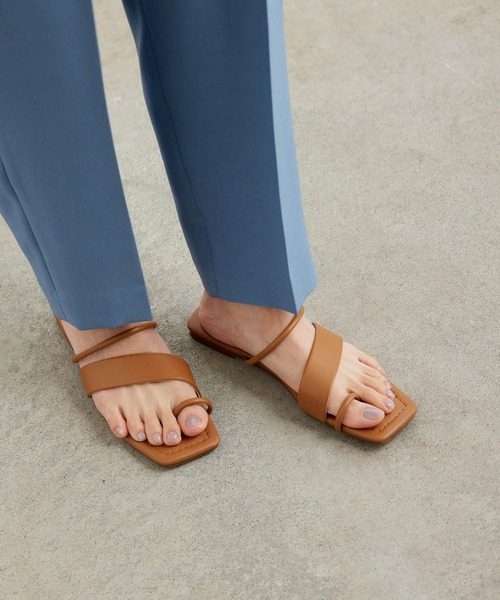 ROPE'（ロペ）の「スクエアトングサンダル（サンダル・レディース・ダークブラウン/イエロー/キャメル・36.5/37.5/35.5）」の3枚目の写真