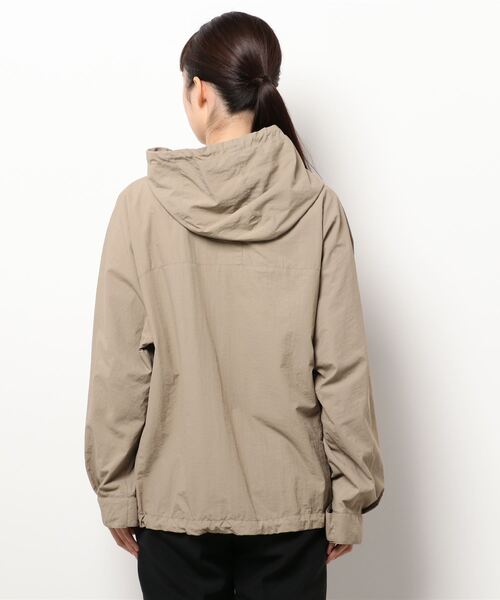 Mila Owen（ミラオーウェン）の「撥水ナイロンアノラック（ナイロンジャケット・レディース・ベージュ/ブラウン/アイボリー・1/0）」の16枚目の写真