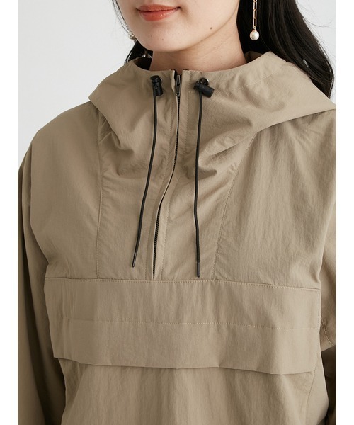 Mila Owen（ミラオーウェン）の「撥水ナイロンアノラック（ナイロンジャケット・レディース・ベージュ/ブラウン/アイボリー・1/0）」の13枚目の写真