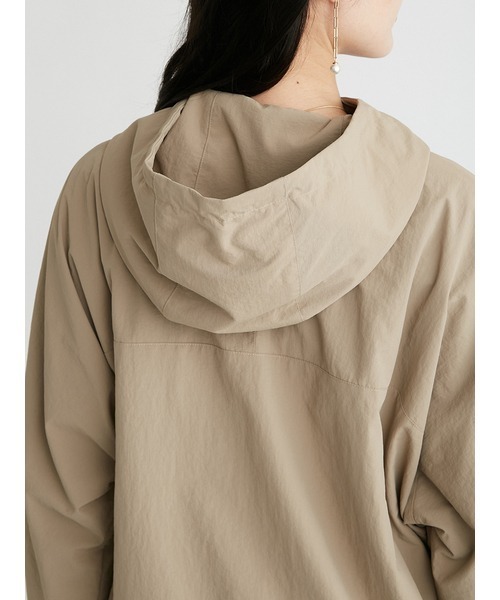 Mila Owen（ミラオーウェン）の「撥水ナイロンアノラック（ナイロンジャケット・レディース・ベージュ/ブラウン/アイボリー・1/0）」の7枚目の写真