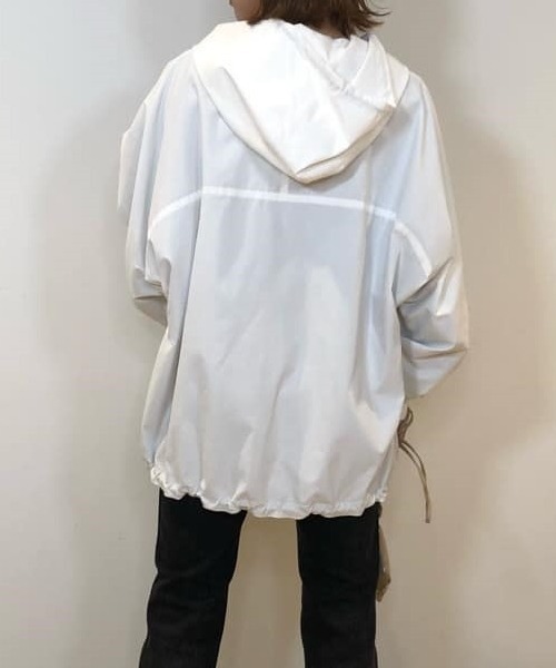 Mila Owen（ミラオーウェン）の「撥水ナイロンアノラック（ナイロンジャケット・レディース・ベージュ/ブラウン/アイボリー・1/0）」の5枚目の写真