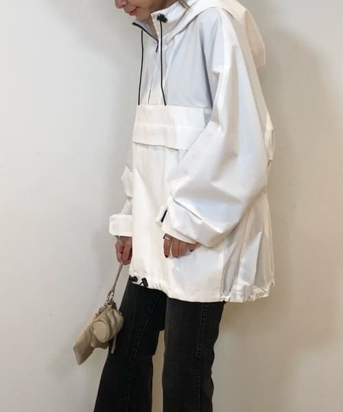 Mila Owen（ミラオーウェン）の「撥水ナイロンアノラック（ナイロンジャケット・レディース・ベージュ/ブラウン/アイボリー・1/0）」の4枚目の写真