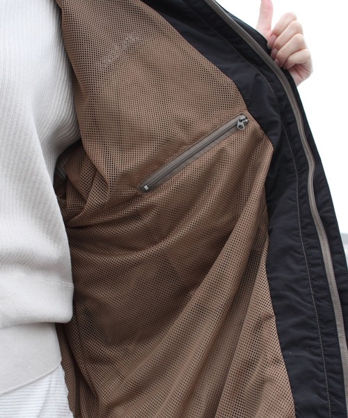 WILD THINGS(ワイルドシングス)の「WILD THINGS/ワイルドシングス シャモニーオーバーコート CHAMONIX OVER COAT WTW21201PA(マウンテンパーカー・レディース・オリーブ/ライトベージュ・S)」の14枚目の写真
