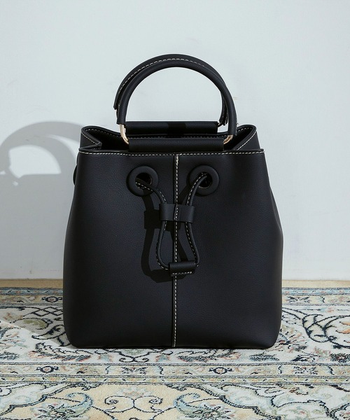 MONO　COMME CA（モノコムサ）の「3way　巾着ショルダー（ショルダーバッグ・レディース・ブラック/ベージュ・FREE）」の2枚目の写真