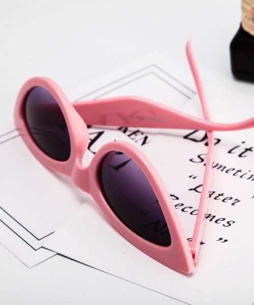 KOR（ケーオーアール）の「キャットアイカラーサングラス（サングラス・レディース・ホワイト/ブラック/ネイビー/ピンク/レッド/レオパード・FREE）」の15枚目の写真