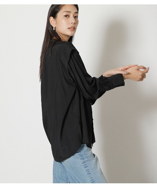 AZUL by moussy(アズールバイマウジー)の「SHOULDER TUCK PUFF BLOUSE/ショルダータックパフブラウス(シャツ/ブラウス・レディース・オフホワイト/ブラック/ダークグリーン・SMALL/MEDIUM)」の4枚目の写真