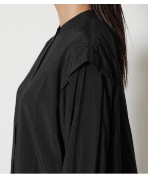 AZUL by moussy(アズールバイマウジー)の「SHOULDER TUCK PUFF BLOUSE/ショルダータックパフブラウス(シャツ/ブラウス・レディース・オフホワイト/ブラック/ダークグリーン・SMALL/MEDIUM)」の5枚目の写真