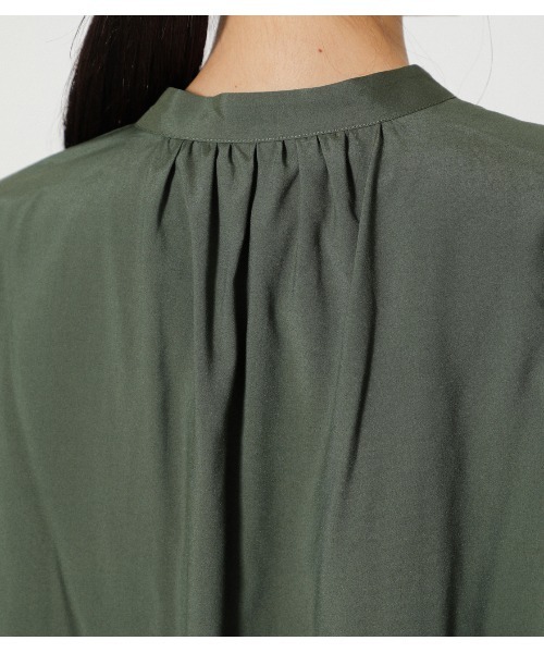 AZUL by moussy(アズールバイマウジー)の「SHOULDER TUCK PUFF BLOUSE/ショルダータックパフブラウス(シャツ/ブラウス・レディース・オフホワイト/ブラック/ダークグリーン・SMALL/MEDIUM)」の14枚目の写真