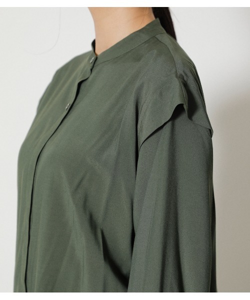 AZUL by moussy(アズールバイマウジー)の「SHOULDER TUCK PUFF BLOUSE/ショルダータックパフブラウス(シャツ/ブラウス・レディース・オフホワイト/ブラック/ダークグリーン・SMALL/MEDIUM)」の10枚目の写真