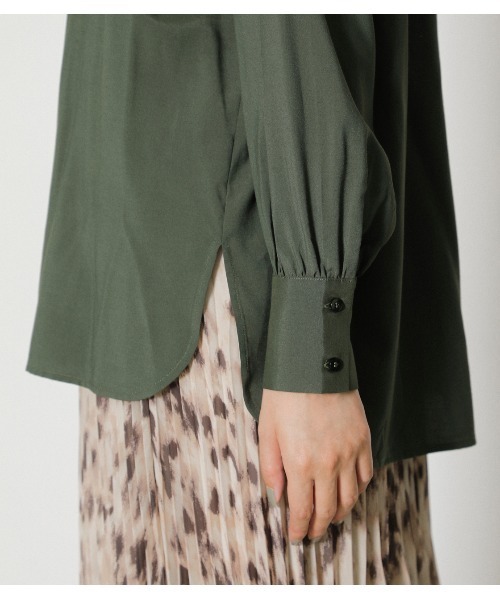 AZUL by moussy(アズールバイマウジー)の「SHOULDER TUCK PUFF BLOUSE/ショルダータックパフブラウス(シャツ/ブラウス・レディース・オフホワイト/ブラック/ダークグリーン・SMALL/MEDIUM)」の18枚目の写真
